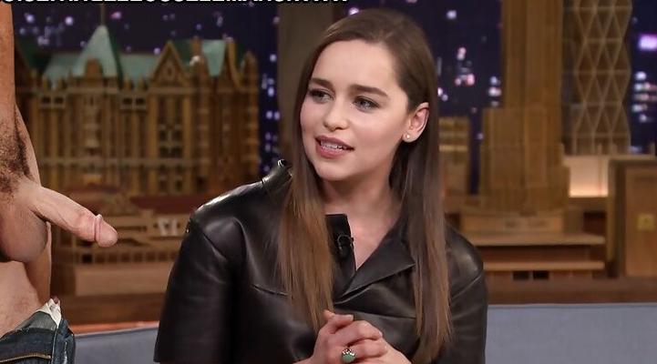 Emilia Clarke en "El show de Blanco o Negro"