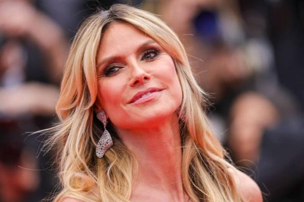 HEIDI KLUM en el 77º Festival Anual de Cine de Cannes