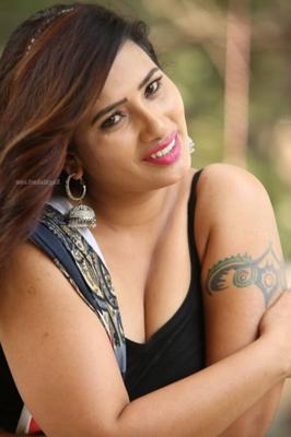 Sanjana Naidu- Busty Voluptuous Plus-Size Indian Model Hot Poses