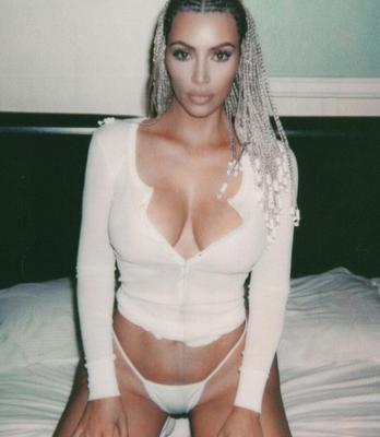 KIM KARDASHIAN NUDE BEHIND-THE-SCENES PHOTOS