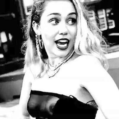 MILEY SEXY