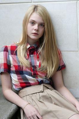 Elle Fanning : Assez vieille pour grimper dessus ????