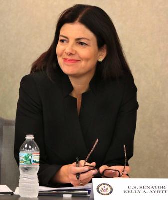 A conservadora Kelly Ayotte está cada vez melhor