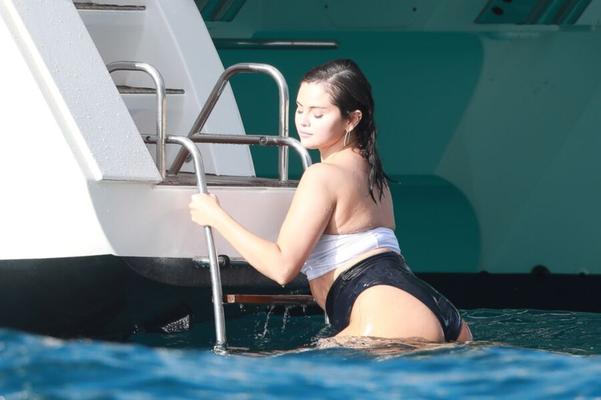 Selena Gomez - New Year&#;s Eve Party at the Yacht