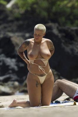 Amber Rose Topless Mamas Mamilos Bunda Biquíni Praia Celebridades