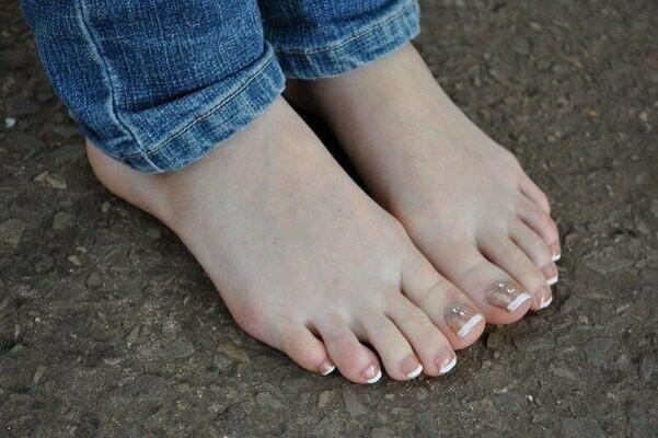 Emma Watson visage et pieds