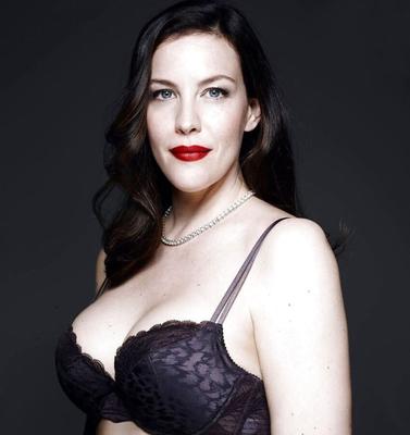 Крошка в нижнем белье Liv Tyler