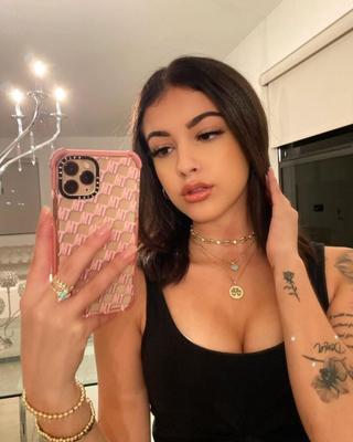 Malu Trevejo / Cantante cubana