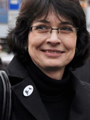 Ministre mature avec des lunettes (non nue)