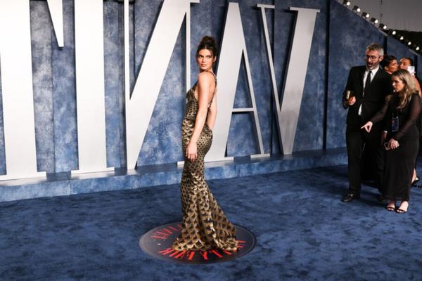 Kendall Jenner - participa da festa do Oscar da Vanity Fair