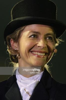 Ursula von der Leyen en tenue d'équitation sexy