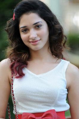 Tamannaah Bhatia – Wunderschöne indische Bollywood-Diva in heißen sexy Posen