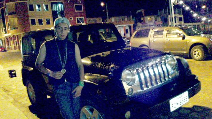 Alex Torres em seu Jeep Porno em Loja, Equador