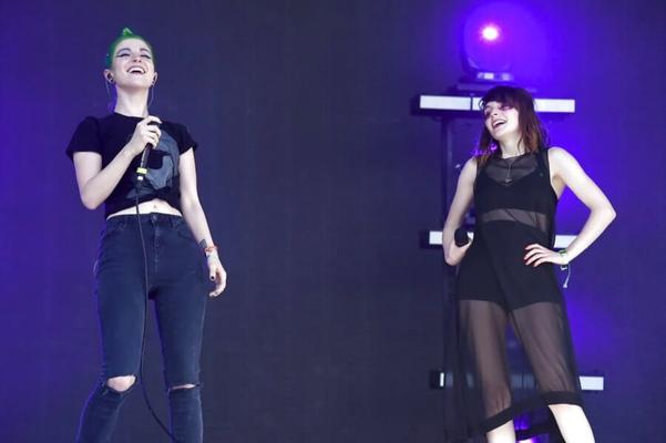 Lauren Mayberry contre Hayley Williams