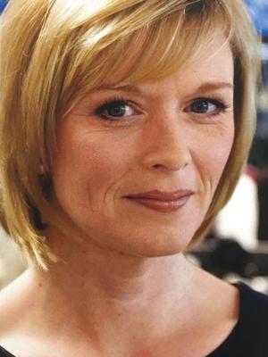 Minha cum homenagem a Julie Etchingham