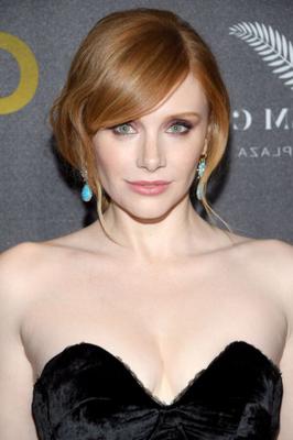 Vestido preto curvilíneo Bryce Dallas Howard