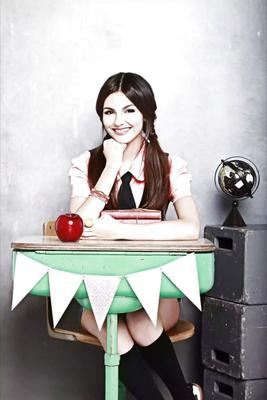 Victoria Justice, colegiala