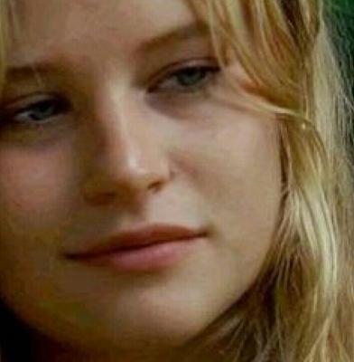 Famous Gals: Emilie de Ravin