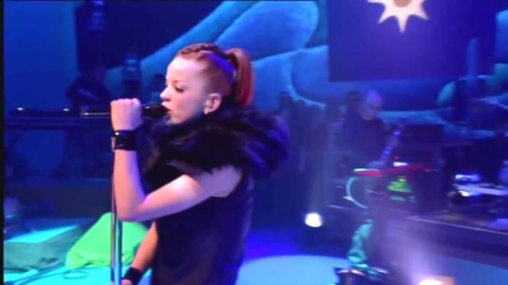 Shirley Manson en fourrure