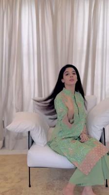 Pés - Mawra Hocane