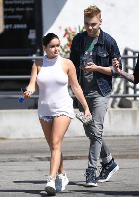 Ariel Winter - Sexy Busty Celeb Braless in White top and Shorts