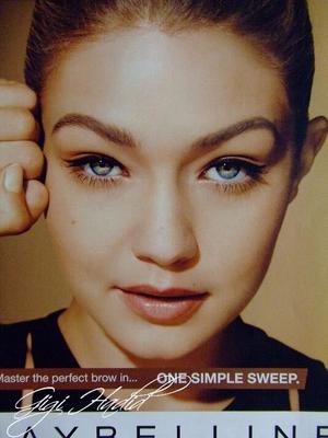 Gigi Hadid se fait asperger de sperme sur le visage