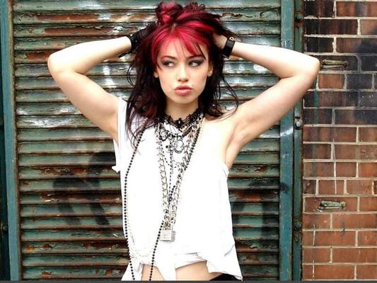 Skye Sweetnam precisa de tratamento brutal