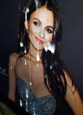 Victoria Justice Sperma-Tribut