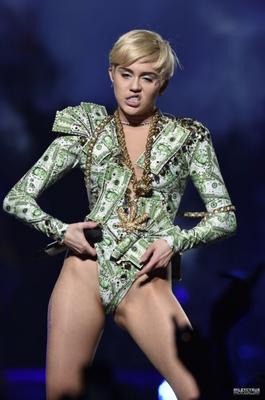 Miley Cyrus - chaude et perverse