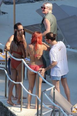 Rita Ora photos sexy en bikini