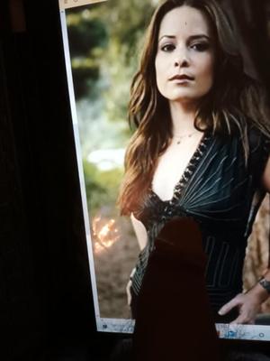 Holly Marie Combs couverte de sperme