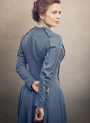 Hayley Atwell chaude et plantureuse