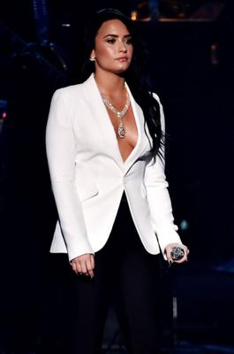 Demi Lovato braless X