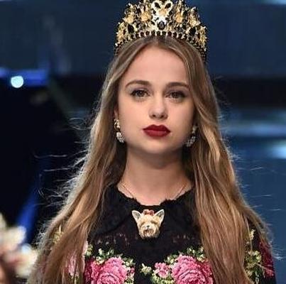 Lady Amelia Windsor / Modèle anglais