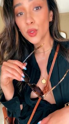 Shay Mitchell / Actriz canadiense