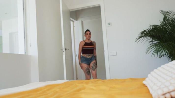 Saba Lapiedra 24yo - Roommate Swoops In On Girlfriend