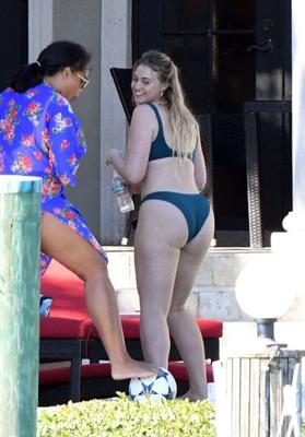 Iskra Lawrence en bikini