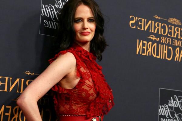 Tits - Eva Green