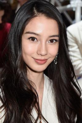 Angelababy hat während ihrer Sommerferien mit weißen Hooligans zu kämpfen