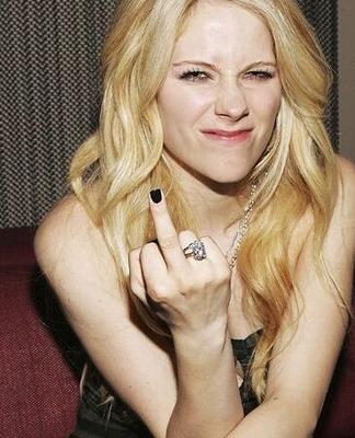 Avril Lavigne - middle finger