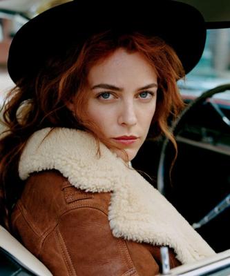 Riley Keough mujer ideal vol.