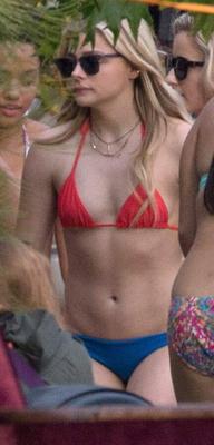 Chloé Moretz - NOUVELLES photos de bikini