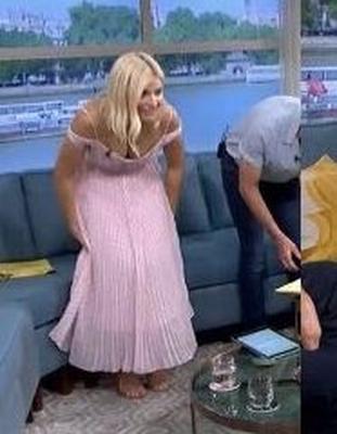 Holly Willoughby showing off again!