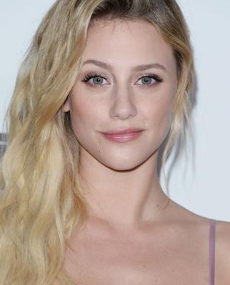 lili reinhart es excelente carne de mierda