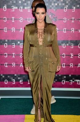 Vestido de maternidade Kim Kardashian