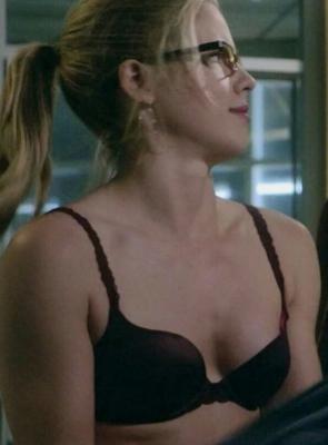 Emily Bett Rickards – ArrowVerse