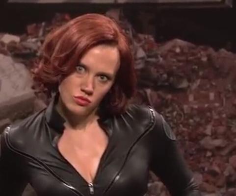 Kate McKinnon dans le rôle de Black Widow