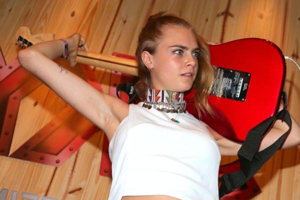 Cara Delevingne Sexy Armpits