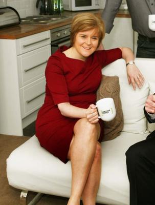 Nicola Sturgeon, poticienne écossaise en collants