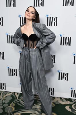 Dove Cameron - participa do BMI Pop Awards